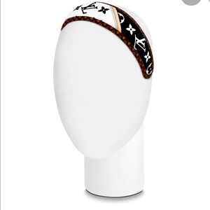 Louis Vuitton Be Mindful Headband 2022